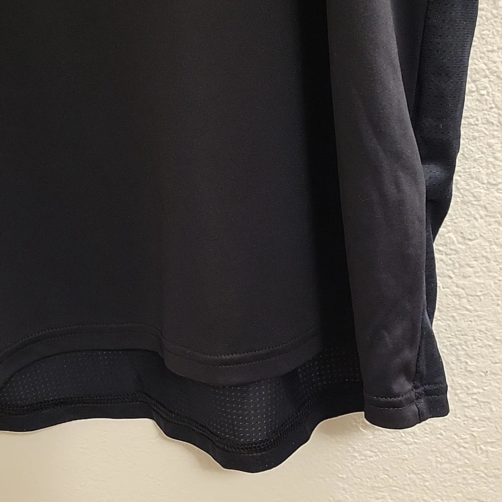Under Armour Run Short Sleeve - Black - Large - Picture 10 of 15